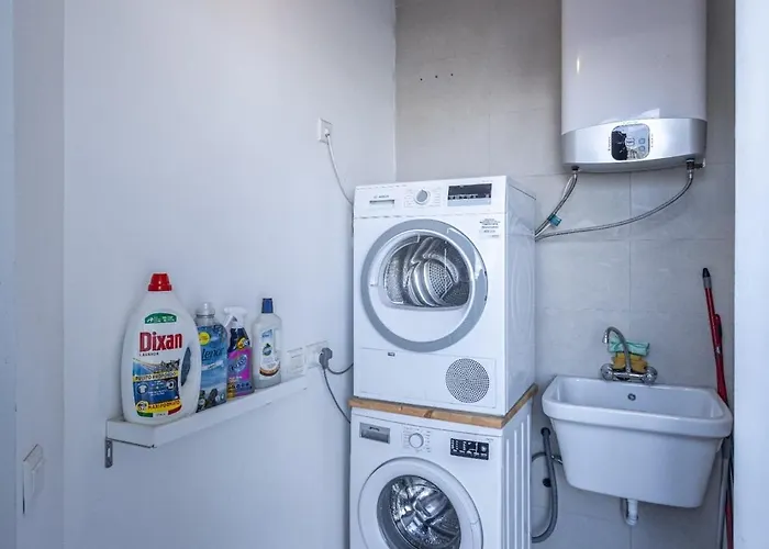 Modern 2 Bedroom Pendergardens St Julian Daire